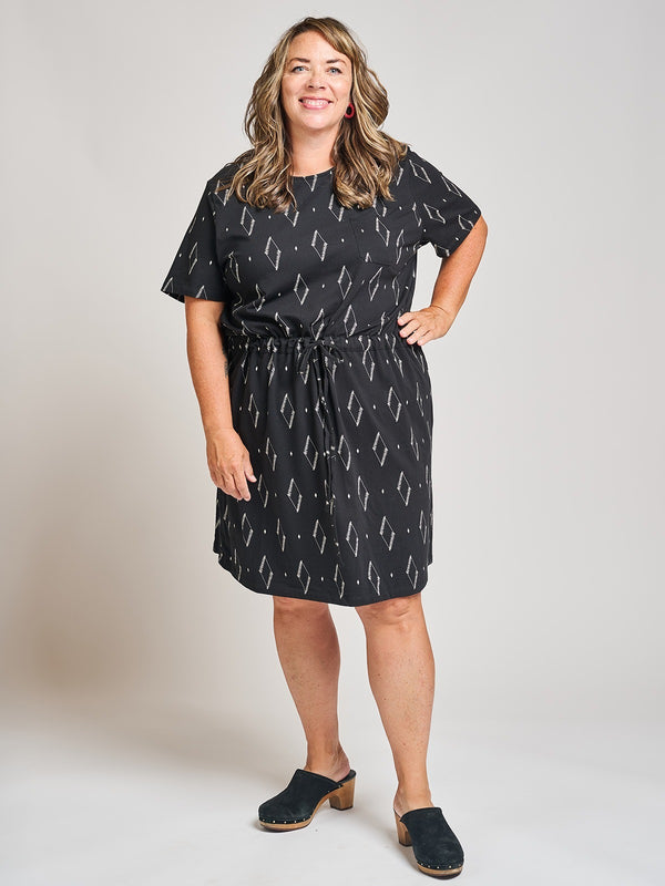 Abby Drawstring Plus Size Dress - Diamond Vine Black