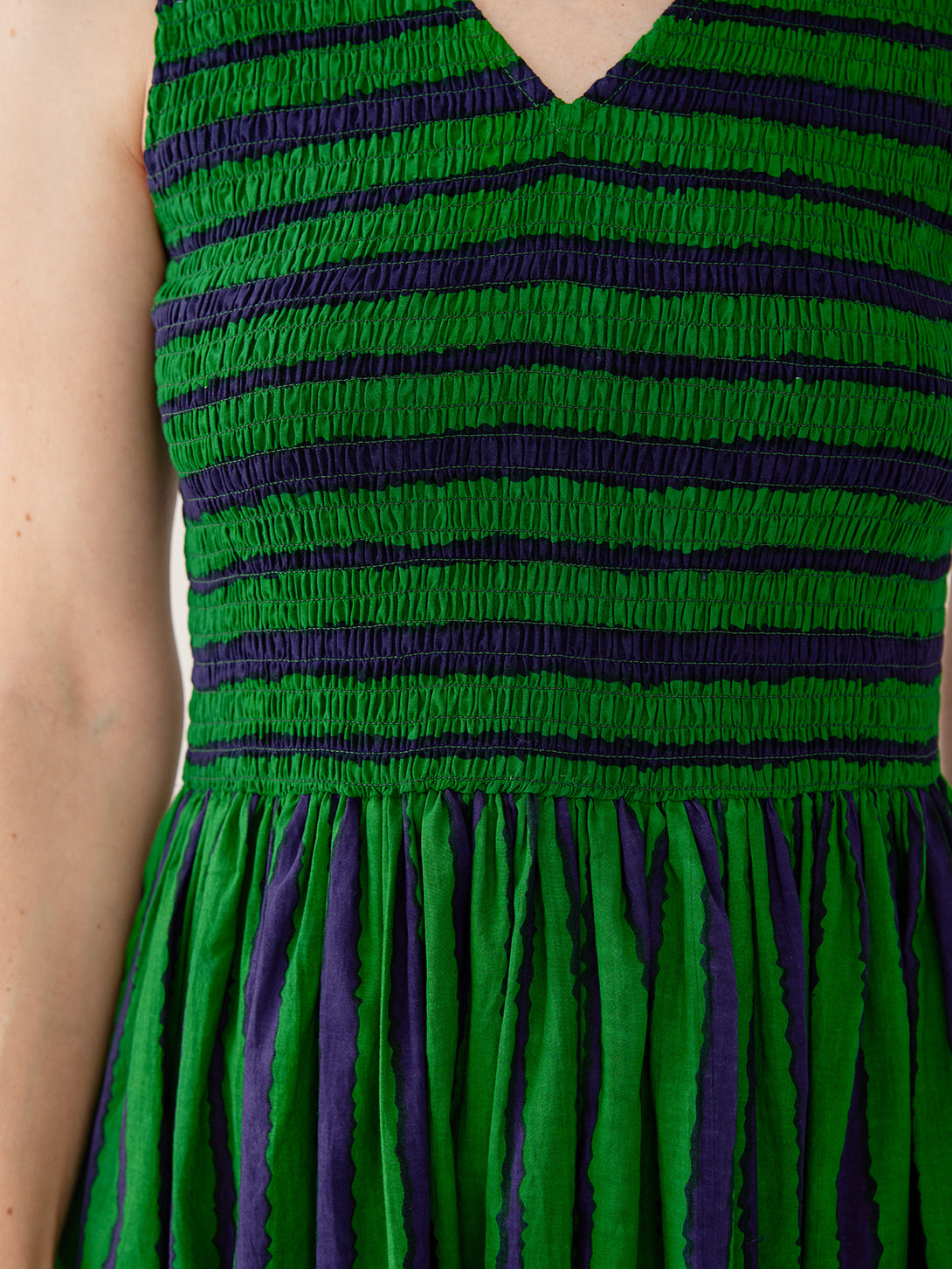 Lily V-Neck Emerald Green Sleeveless Dress |Printed Cotton | Mata Traders Lily V-Neck Emerald Green Sleeveless Dress |Printed Cotton | Mata Traders