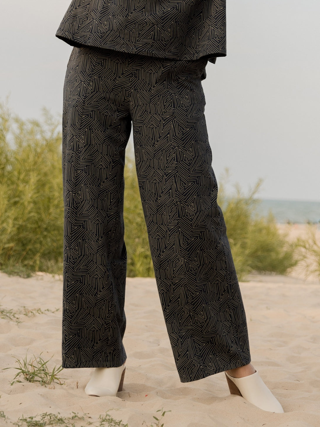 Close-up Slate Grey Women's Jersey Pant  Pattern - Mata Traders