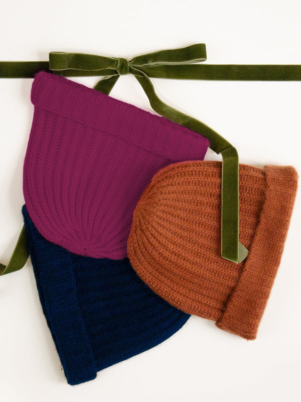 Cashmere Ribbed Beanie - Navy Cashmere