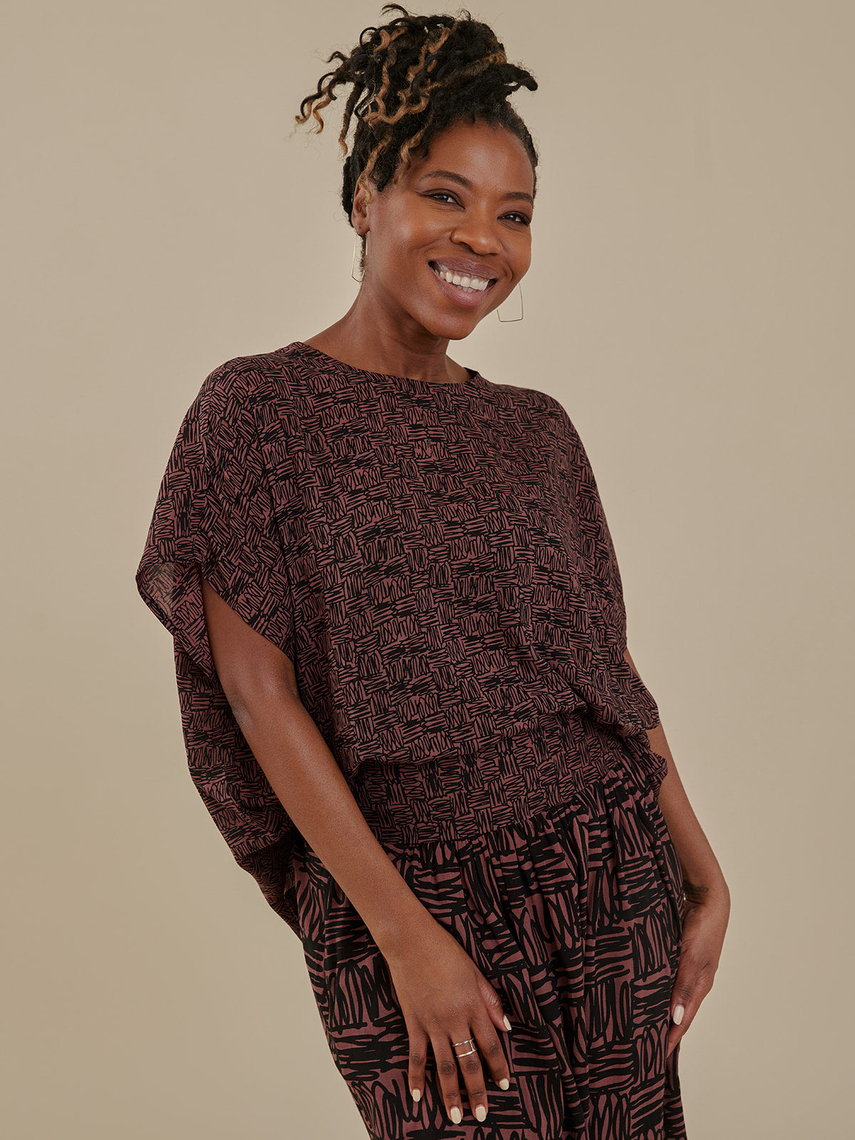 Women's Taylor Drop Shoulder Top Mocha Brown Scribble Modal | Fair